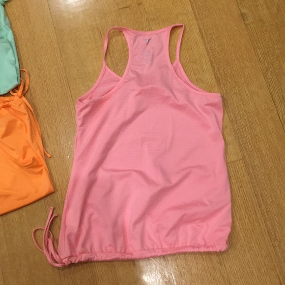 💪🏻Old Navy Active bundle of 4 tops💪🏻 - Picture 8 of 8